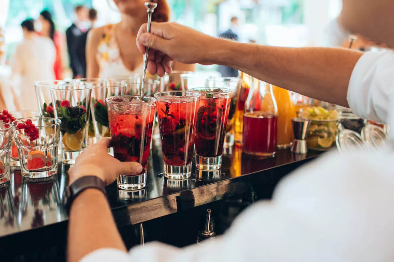 Open Bar Wedding Guide: Everything to Know
