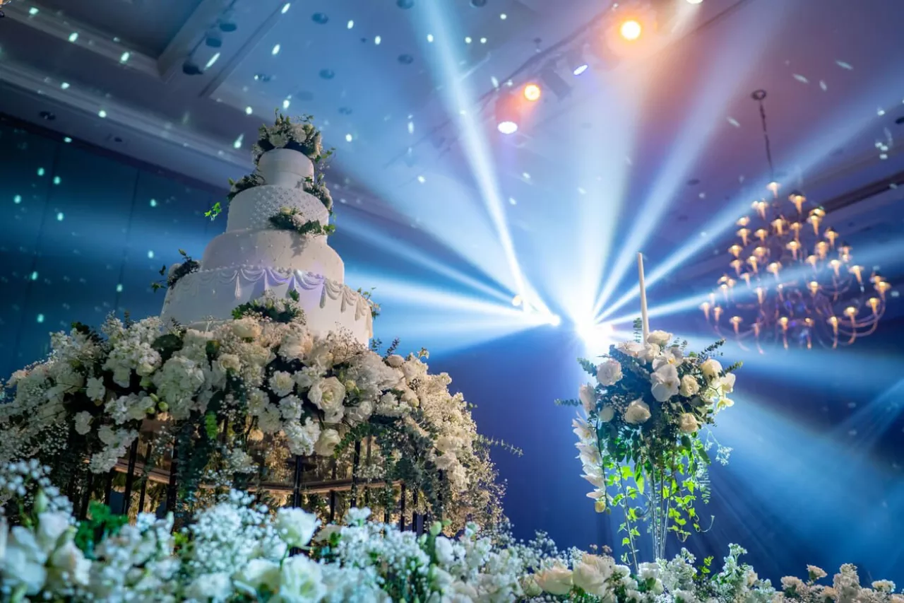 8 Wedding Flower Trends in 2024 That Are Show-Stopping